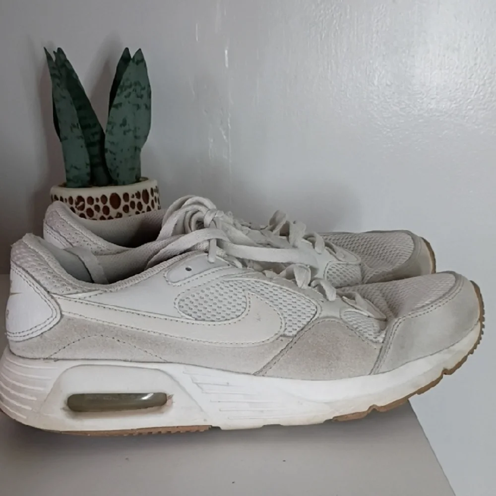 the Nike Air Max SC sneaker Women's White and Gray Sneakers size 8.5